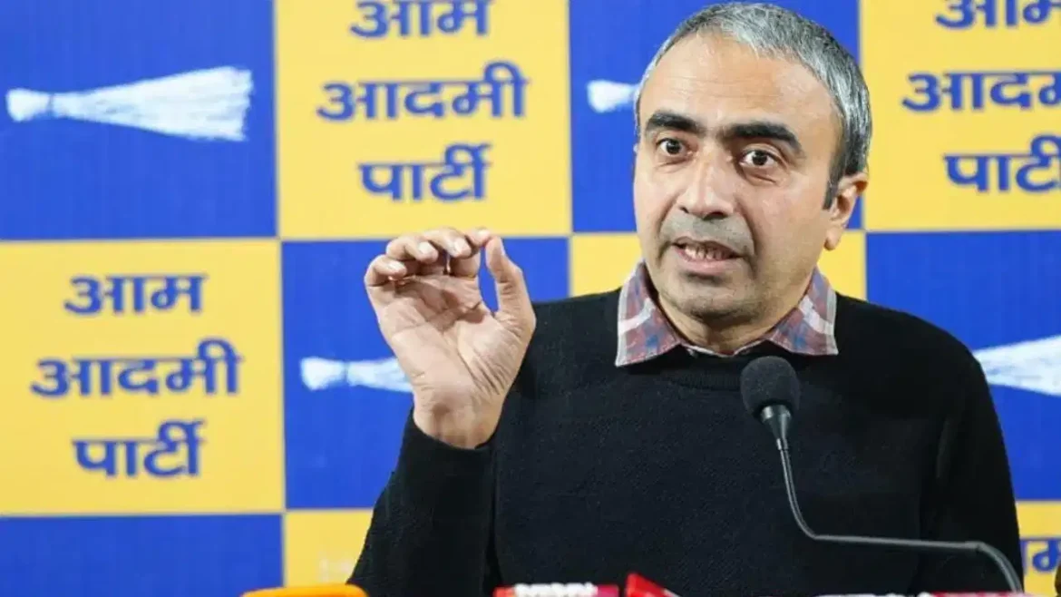 क्या दिल्ली में प्रवासी होना 'जुर्म' है? भाजपा सरकार पर अनुराग ढांडा का तीखा हमला