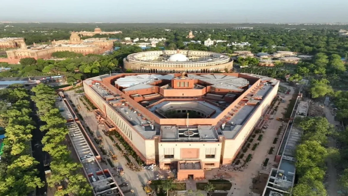 सेंट्रल विस्टा प्रोजेक्ट: उद्योग भवन के विध्वंस के साथ शुरू हुआ सरकारी दफ्तरों के आधुनिकीकरण का नया दौर