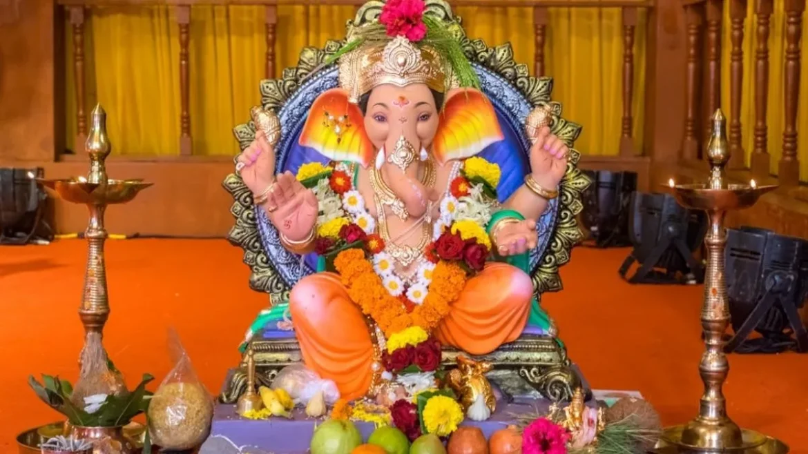 बुधवार के दिन गणेश जी को चढ़ाएं गुड़हल का फूल, मिलेंगे करियर, धन और सुख-समृद्धि के लाभ