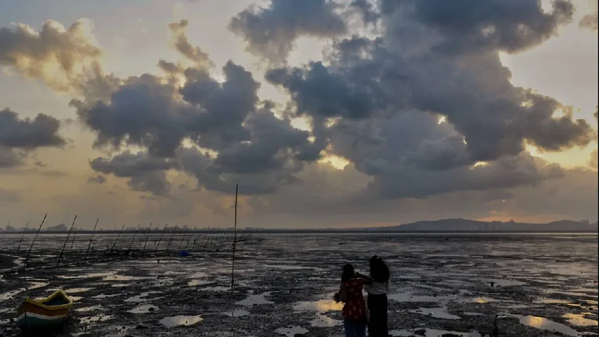 मौसम अपडेट: बिहार-झारखंड में मानसून की दस्तक, कई राज्यों में भारी बारिश तो कहीं लू का ऑरेंज अलर्ट