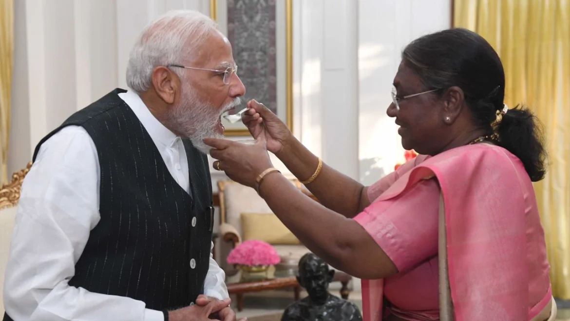 राष्ट्रपति द्रौपदी मुर्मू का 68वां जन्मदिन: प्रधानमंत्री मोदी ने दी शुभकामनाएं, सादगी और सेवा की सराहना