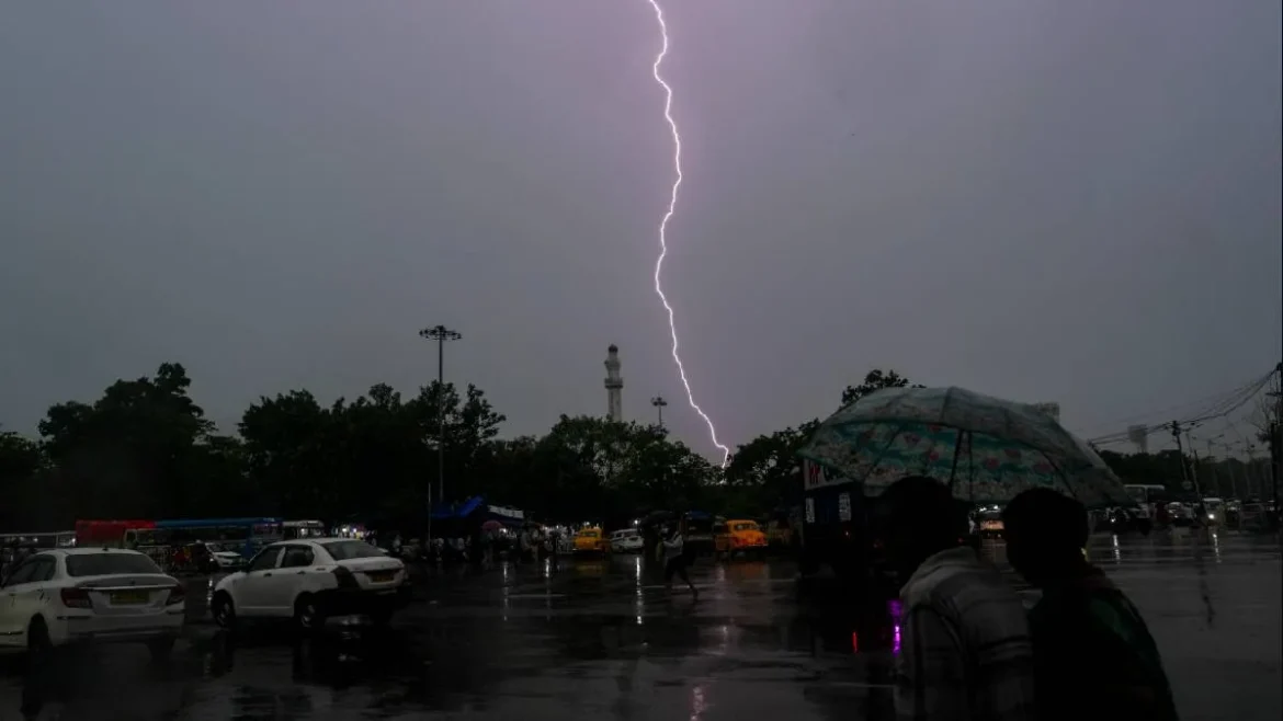 भारत में मानसून का व्यापक विस्तार: इन राज्यों में भारी बारिश और आंधी-तूफान का अलर्ट