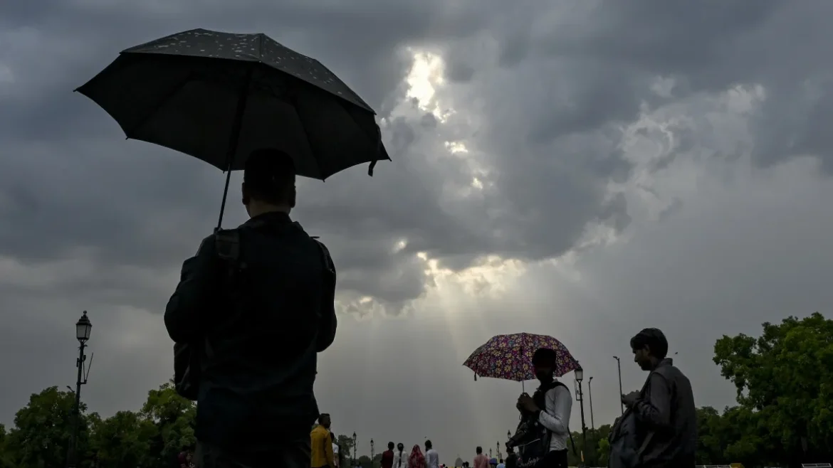 मौसम अपडेट: मानसून की रफ्तार में ब्रेक, मध्य भारत में हीटवेव का अलर्ट, जानें आपके शहर का हाल