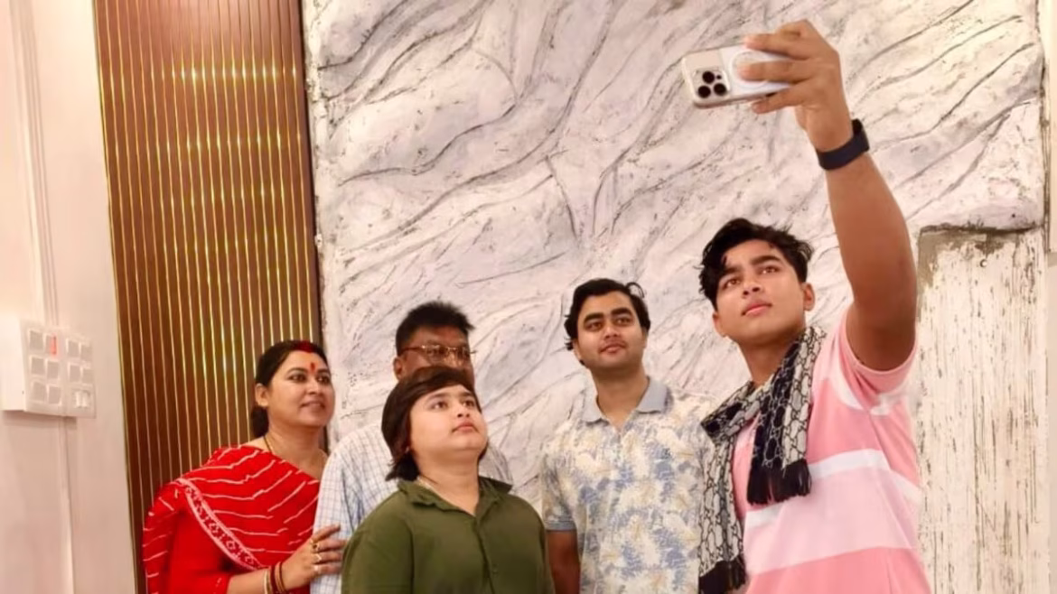 बीसीसीआई का बड़ा फैसला: 15 वर्षीय वैभव सूर्यवंशी के साथ इंग्लैंड और आयरलैंड दौरे पर जाएंगे उनके माता-पिता