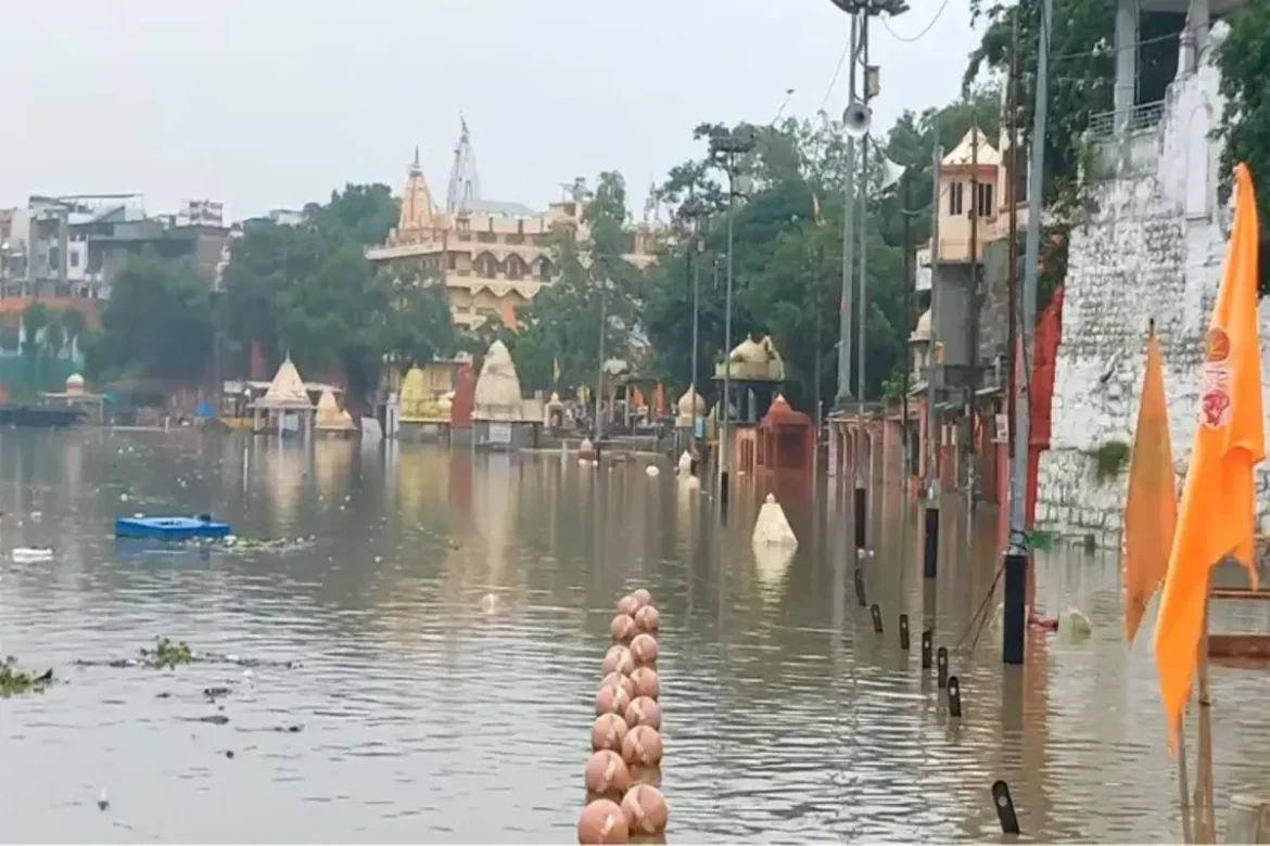 मानसून का कहर: उज्जैन में शिप्रा नदी उफान पर, मुंबई में भारी बारिश का ऑरेंज अलर्ट