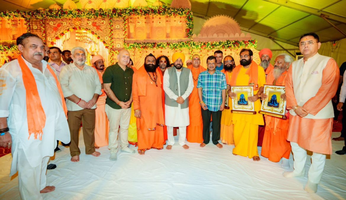 पठानकोट में उमड़ा शिव भक्तों का सैलाब: 'एक शाम भगवान शिव के नाम' कार्यक्रम में पहुंचे अरविंद केजरीवाल और सीएम भगवंत मान