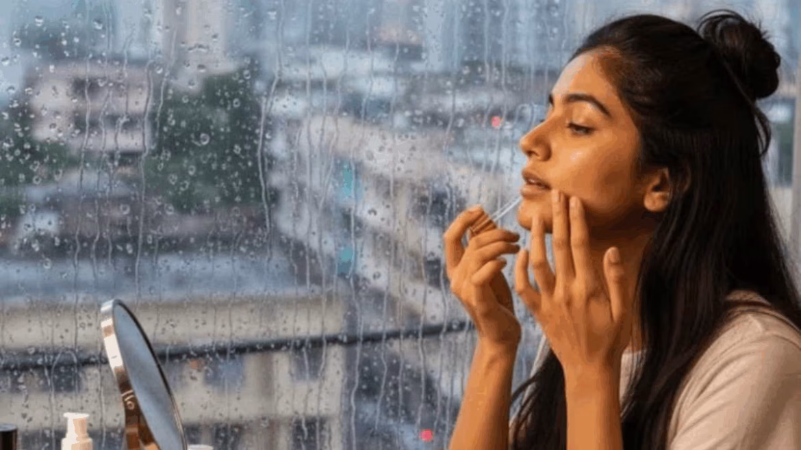 Monsoon Skin Care: बारिश के बाद Pollution, Sweat और Grime से बढ़ सकता है Acne, ऐसे रखें त्वचा का ख्याल