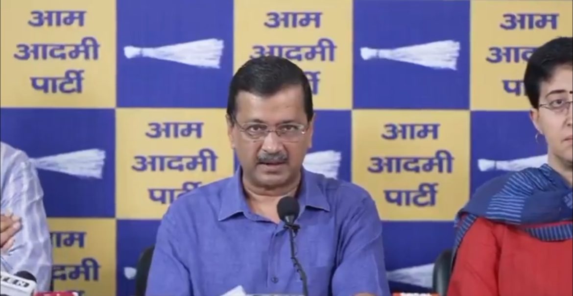 जनरल डायर जैसी बर्बरता': जंतर-मंतर पर छात्रों पर लाठीचार्ज पर भड़के अरविंद केजरीवाल, AAP ने जारी की हेल्पलाइन