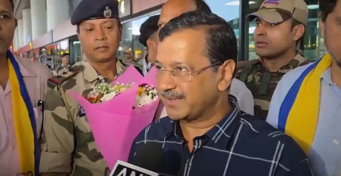 अरविंद केजरीवाल का पीएम मोदी पर तीखा हमला: बोले— "छात्र फ़ास्ट-ट्रैक कोर्ट नहीं, धर्मेंद्र प्रधान का इस्तीफा मांग रहे हैं"