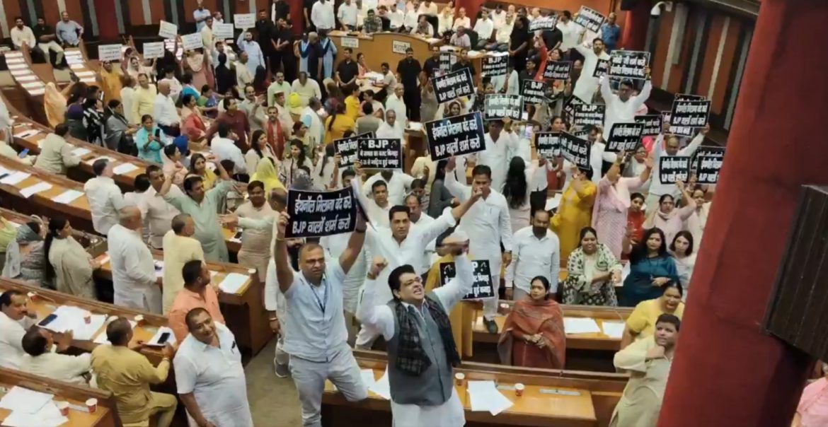 MCD मुख्यालय में AAP का प्रदर्शन, E20 नीति वापस लेने की मांग; अंकुश नारंग ने बीजेपी सरकार पर लगाए गंभीर आरोप