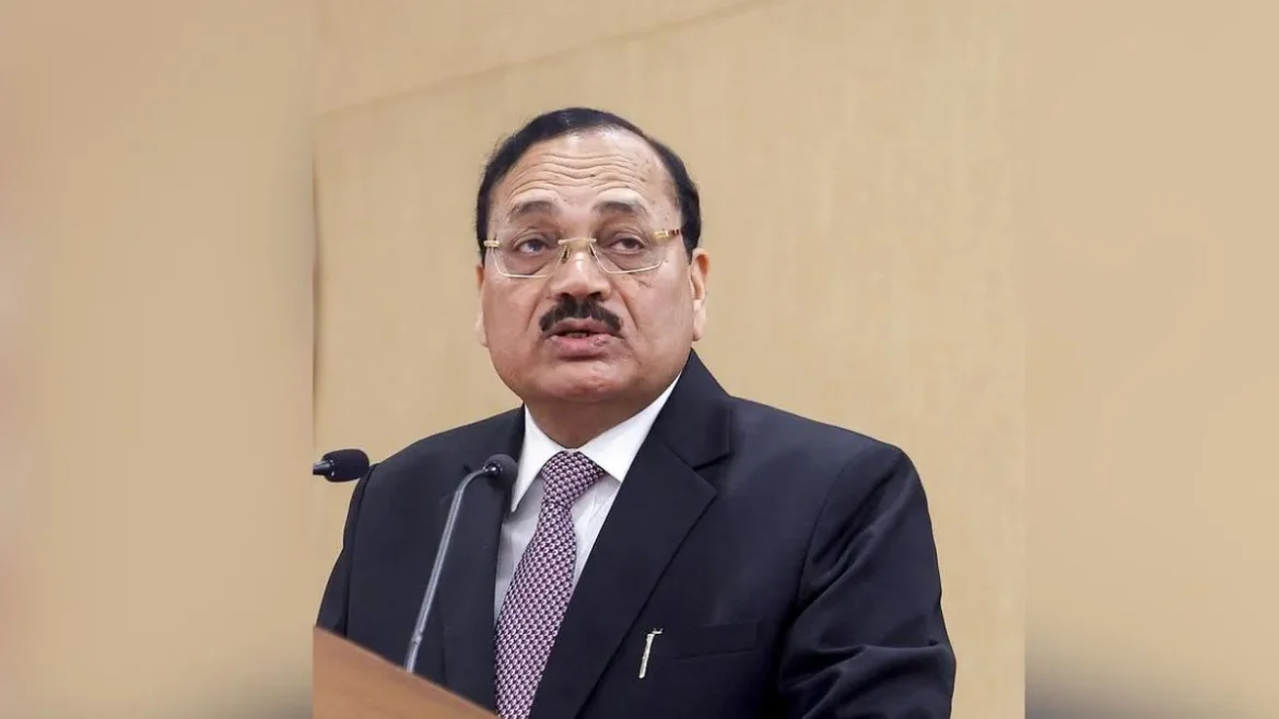 वकीलों को सीजेआई सूर्यकांत की बड़ी सीख: 'ऑनलाइन लोकप्रियता से न आंकें सफलता, चैंबर की मेहनत दिलाएगी असली सम्मान'
