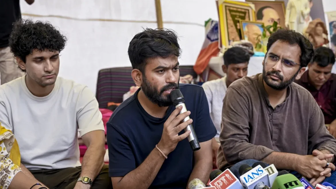 कॉकरोच जनता पार्टी: शांतिपूर्ण प्रदर्शनकारियों पर नहीं होगी कार्रवाई: सरकार का रुख साफ, हिंसा फैलाने वालों पर कड़ा एक्शन