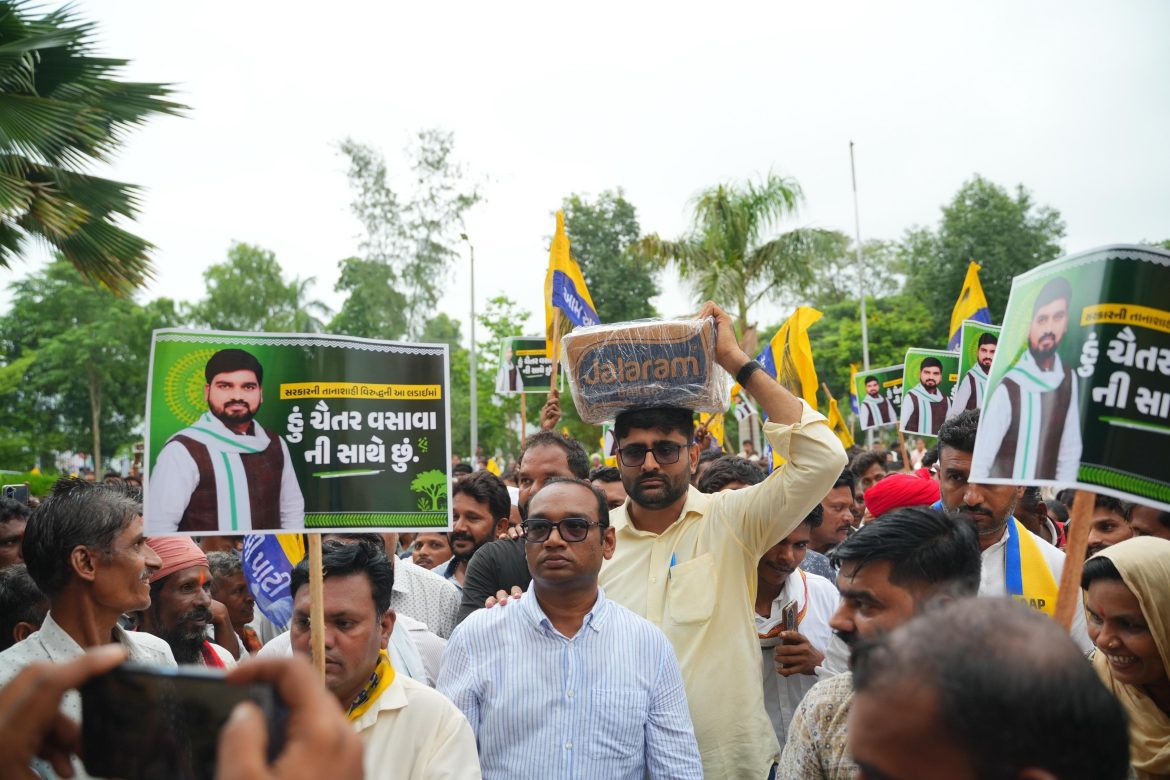 AAP विधायक चैतर वसावा के समर्थन में छोटा उदयपुर में पदयात्रा, राष्ट्रपति के नाम सौंपा गया ज्ञापन
