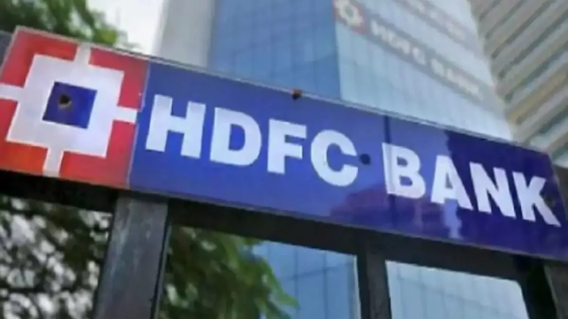 HDFC Bank के शेयरों में भारी गिरावट: जून तिमाही के नतीजों के बाद 5% टूटा स्टॉक, मार्जिन के दबाव से सहमा शेयर बाजार
