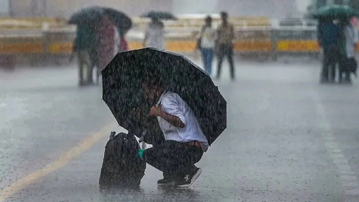 Monsoon Alert: देश के 18 राज्यों में आफत की बारिश का अलर्ट, हिमाचल-उत्तराखंड में 'रेड अलर्ट' जारी