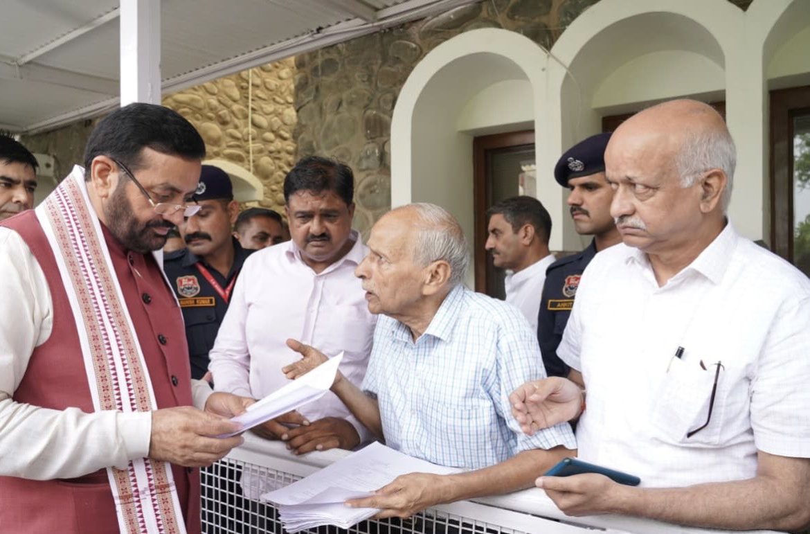 जनता के द्वार पर सरकार: चंडीगढ़ में CM नायब सिंह सैनी ने सुनीं जन-समस्याएं, अधिकारियों को त्वरित समाधान के सख्त निर्देश