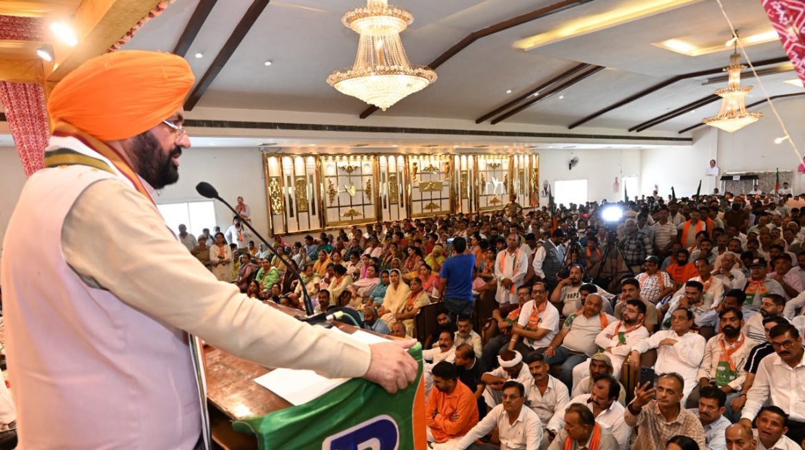 डॉ. श्यामा प्रसाद मुखर्जी की 125वीं जयंती: पठानकोट में गरजे CM नायब सिंह सैनी, कहा- पीएम मोदी ने धारा 370 हटाकर पूरा किया 'अखंड भारत' का सपना
