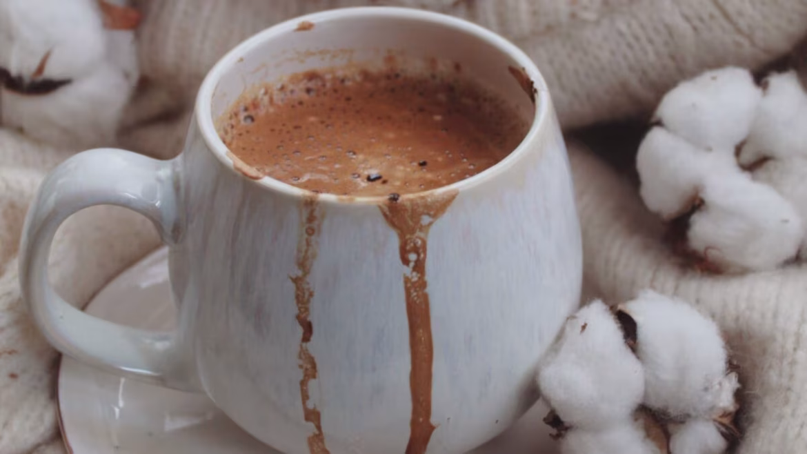 Healthy Hot Chocolate: मानसून में बिना गिल्ट के पिएं यह टेस्टी हॉट चॉकलेट, स्वाद के साथ हार्मोन्स भी रहेंगे दुरुस्त