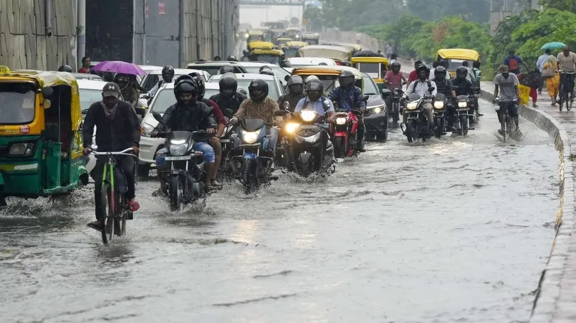 उत्तर भारत में मानसून का रौद्र रूप! दिल्ली-NCR में जलभराव, UP-बिहार समेत 16 राज्यों में भारी बारिश का अलर्ट