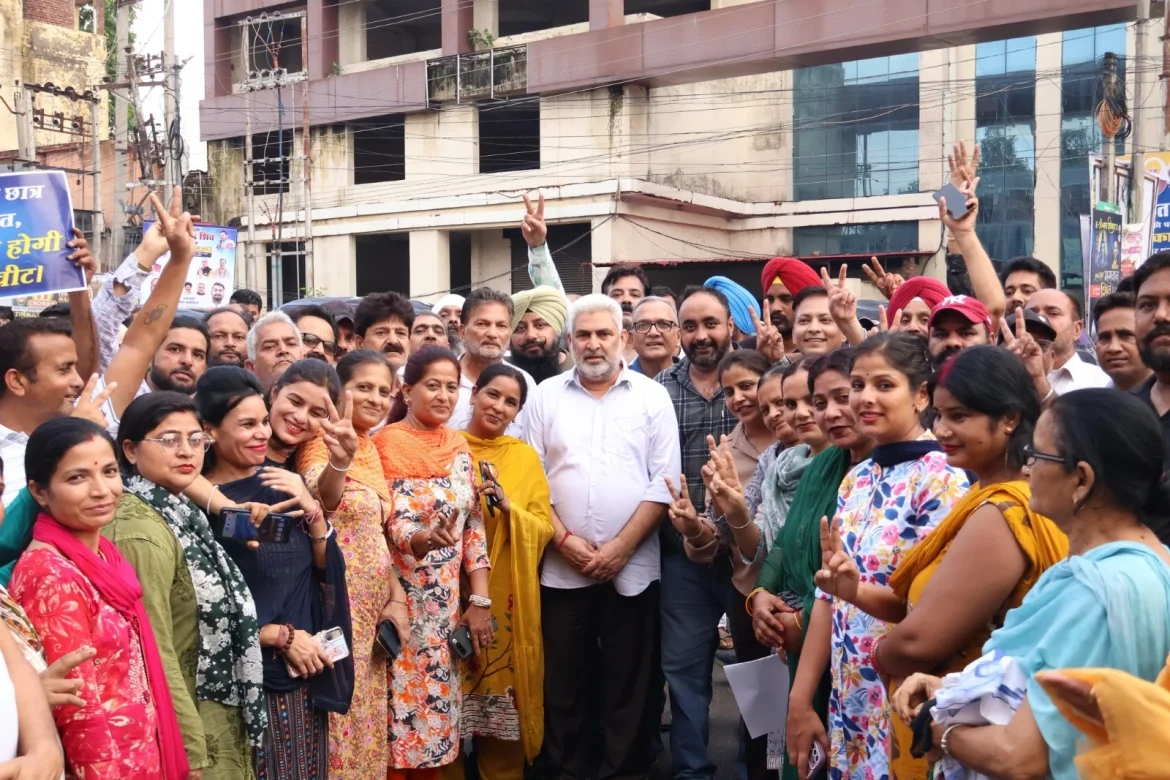 आम आदमी पार्टी (आप) पंजाब ने शनिवार को केंद्रीय शिक्षा मंत्री धर्मेंद्र प्रधान के इस्तीफे का स्वागत किया।
