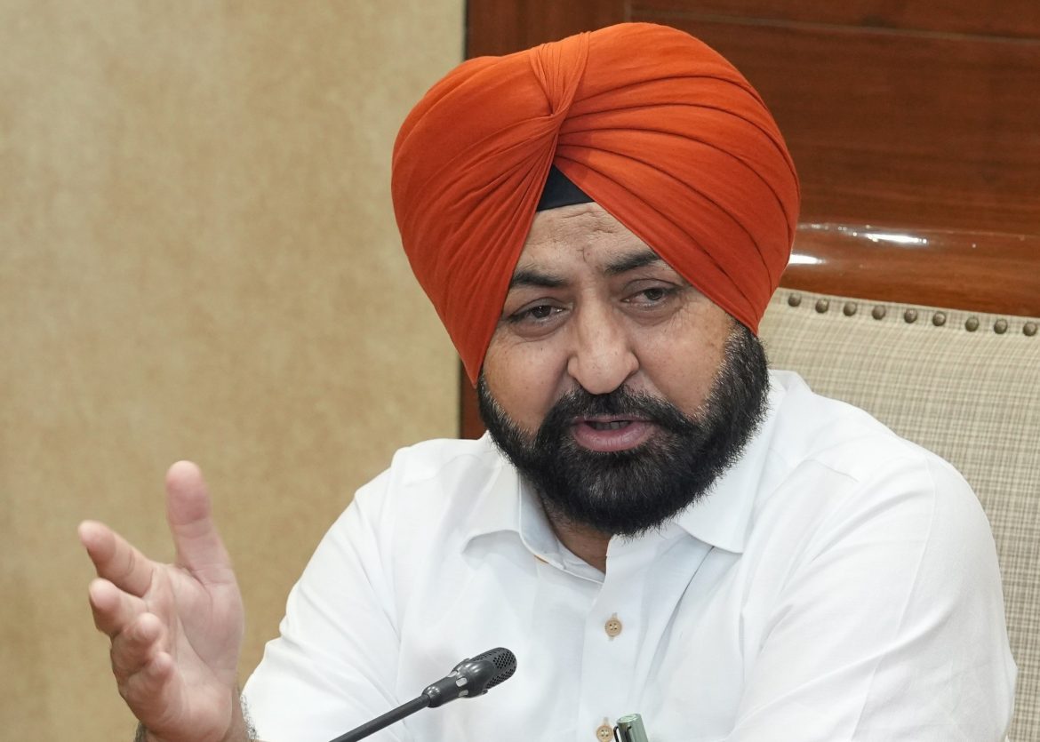 पंजाब सरकार का युवाओं को रोजगार देने का अभियान जारी, 52 नवनियुक्त कर्मचारियों को मिले नियुक्ति पत्र