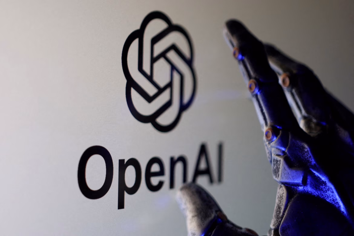 OpenAI ला रहा अपना पहला AI हार्डवेयर! डोनट शेप स्मार्ट स्पीकर में कैमरा-माइक और मूविंग फीचर्स