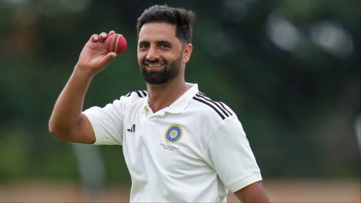 जम्मू-कश्मीर के आकिब नबी डार का टीम इंडिया में ऐतिहासिक चयन, श्रीलंका टेस्ट सीरीज में मिला मौका