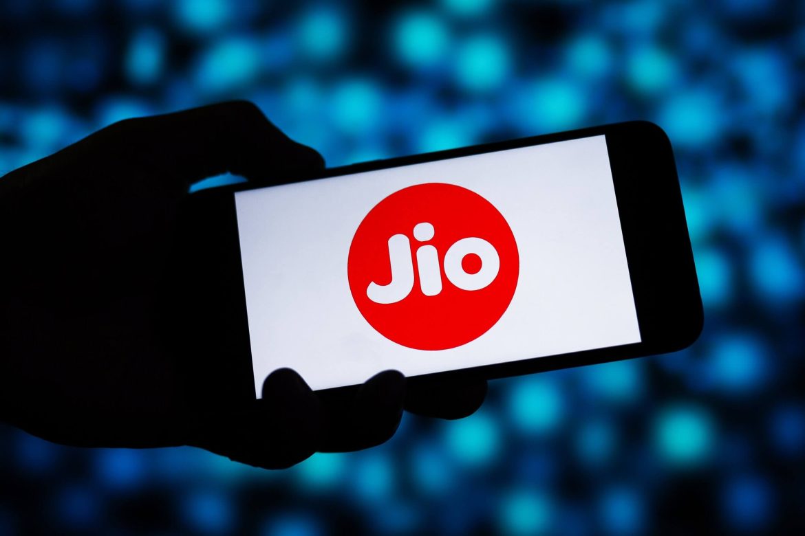 Jio ₹319 Prepaid Plan: 1.5GB डेली डेटा, अनलिमिटेड कॉलिंग और 18 महीने Google AI Pro का फायदा