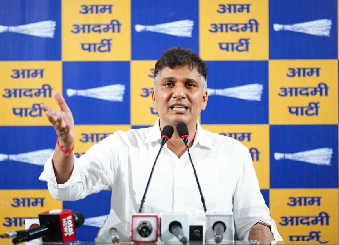 चावल घोटाले पर सौरभ भारद्वाज का BJP सरकार पर हमला, बोले- ‘अधिकारी निलंबित तो मंत्री क्यों नहीं?’
