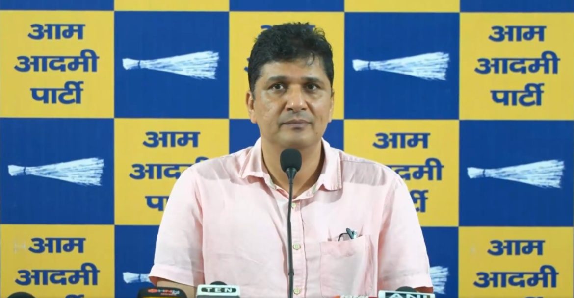 सौरभ भारद्वाज का दिल्ली सरकार पर हमला, बोले- 'साइकिल घोटाले में CM रेखा गुप्ता और मंत्री आशीष सूद की चुप्पी क्यों?'