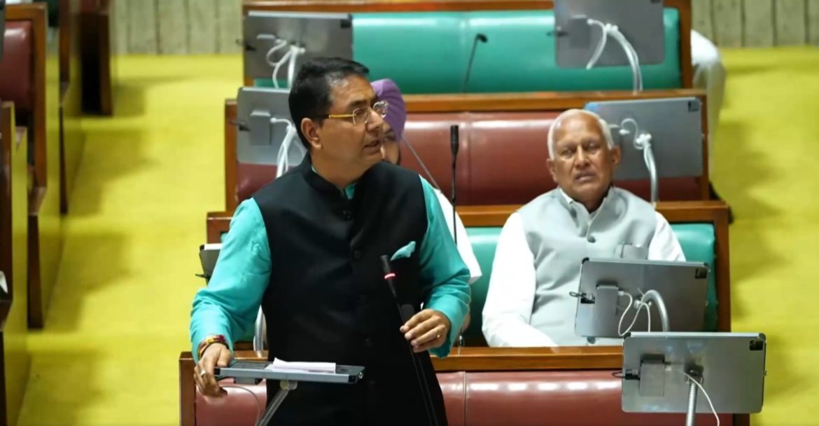 अमन अरोड़ा का भाजपा पर हमला, बोले- संविधान का सम्मान करें, युवाओं का भविष्य बर्बाद करने पर पीएम मोदी माफी मांगें