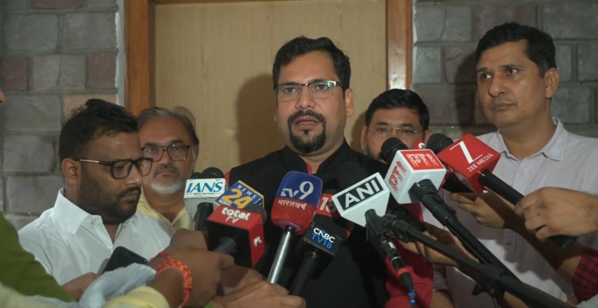 मतदाता सूची पर AAP की मांग: 'शिफ्टेड' बताकर हटाए गए वोटरों का डेटा जारी करे चुनाव आयोग – संजीव झा