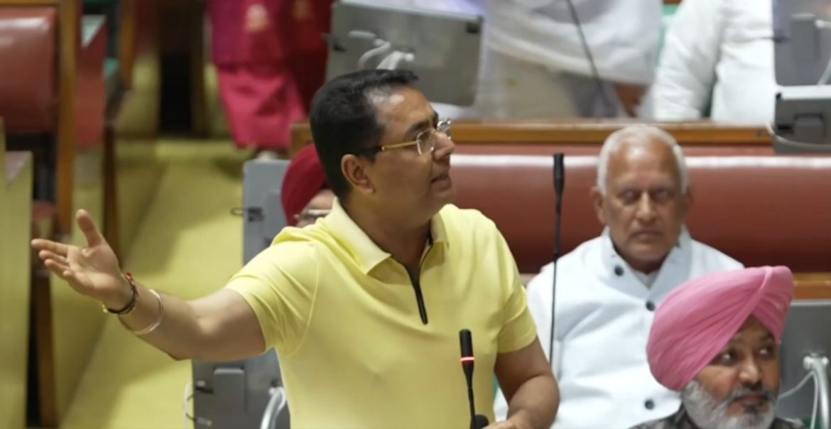 अमन अरोड़ा का BJP नेता अश्विनी शर्मा पर हमला, बोले- पंजाब की महिलाओं से सार्वजनिक माफी मांगें