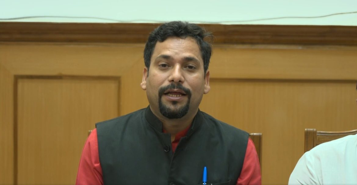 दिल्ली के कथित चावल घोटाले पर विधानसभा में बवाल, संजीव झा बोले- गरीबों के हक का चावल निजी कंपनी को देने की थी तैयारी