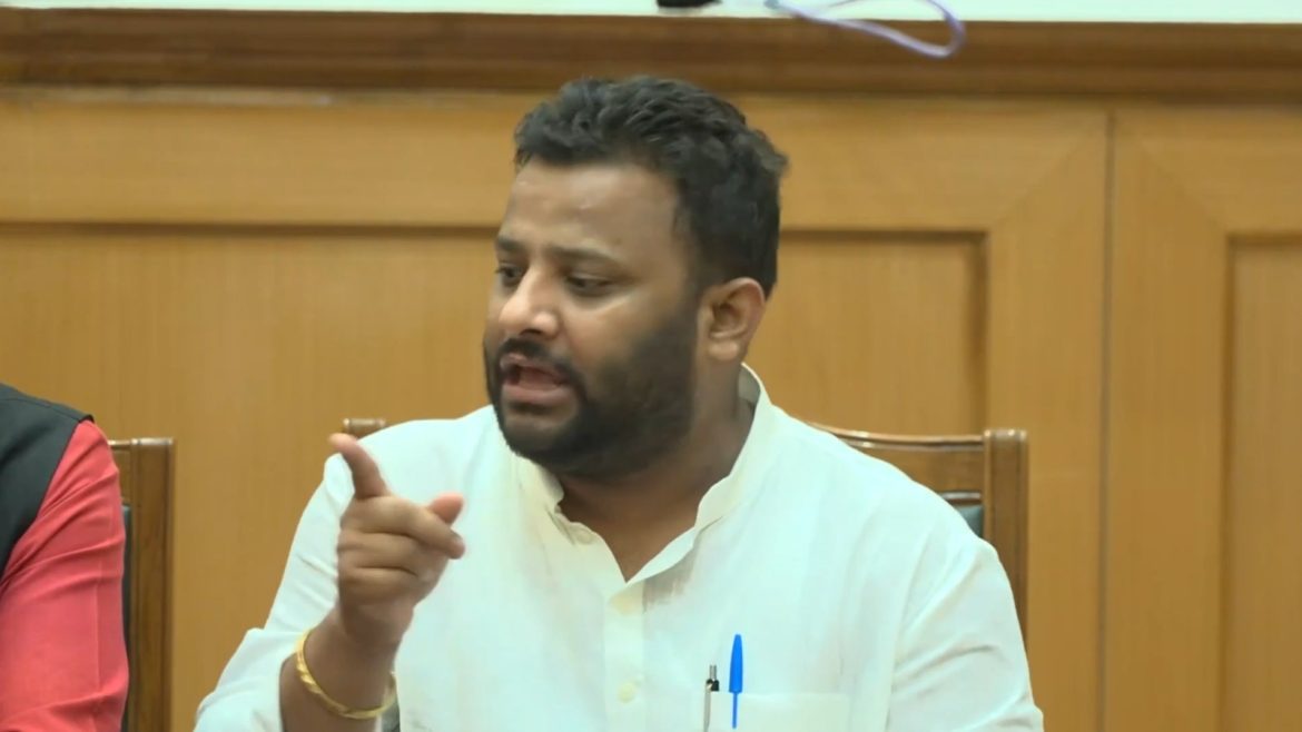 दिल्ली के कथित चावल घोटाले पर कुलदीप कुमार का हमला, पूछा- असम की कंपनी को ठेका क्यों दिया, हरियाणा के बाजार में कैसे पहुंचा राशन?
