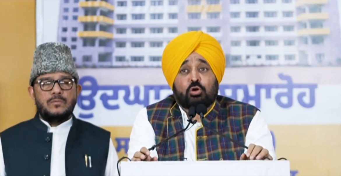 पंजाब के सरकारी स्कूलों में पहली बार बस सुविधा, भगवंत मान बोले- 20 हजार बच्चों को फायदा, 15 हजार बेटियां शामिल