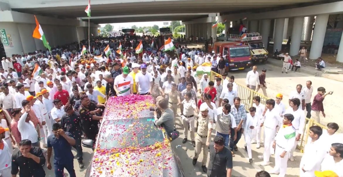 पलवल की तिरंगा यात्रा ने रचा इतिहास, दो रिकॉर्ड के साथ बना वर्ल्ड रिकॉर्ड; हजारों लोगों ने लहराया तिरंगा