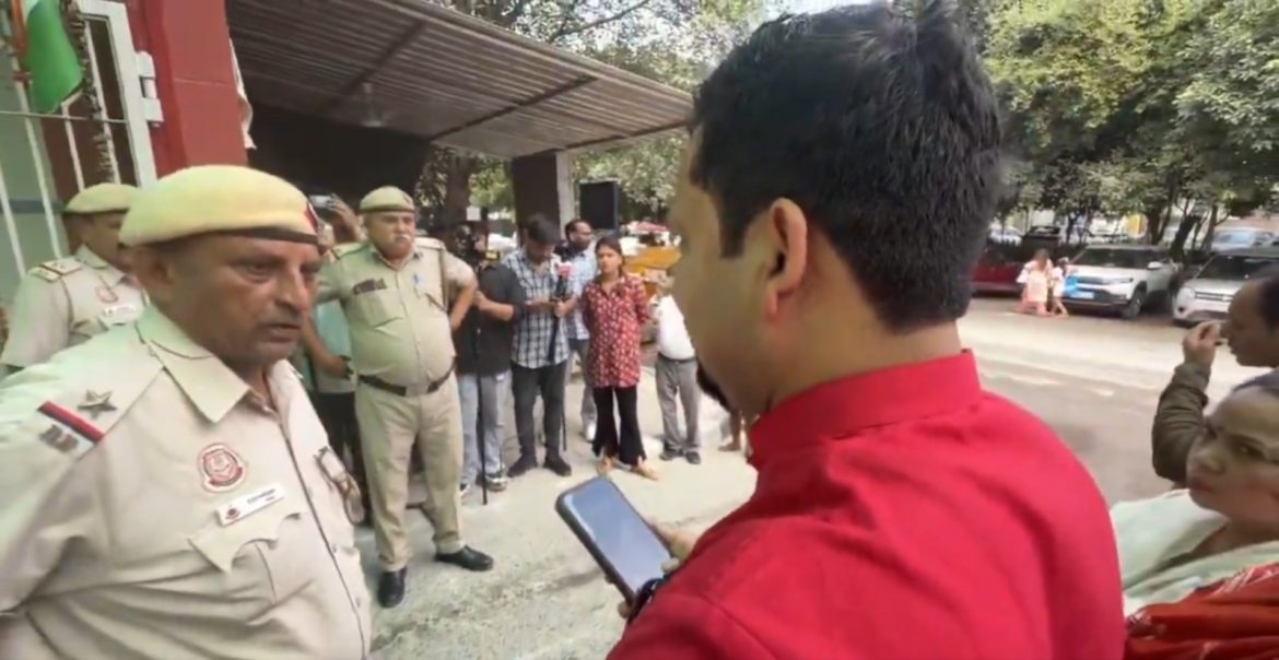 कुलदीप कुमार की गिरफ्तारी पर संजीव का BJP पर हमला, बोले- अपराधी नहीं पकड़े जा रहे, विधायक गिरफ्तार