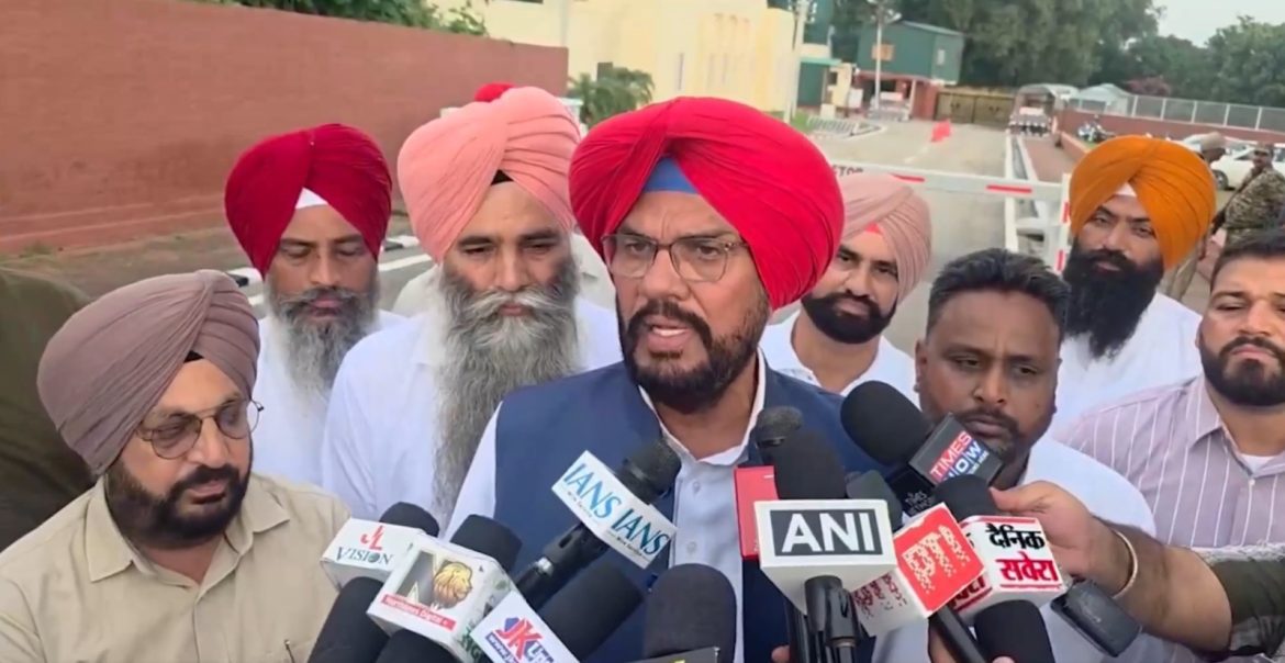Punjab News: उझ नदी पर बांध की मांग को लेकर कुलदीप सिंह ने LG मनोज सिन्हा से की मुलाकात, केंद्र से जल्द कार्रवाई की अपील