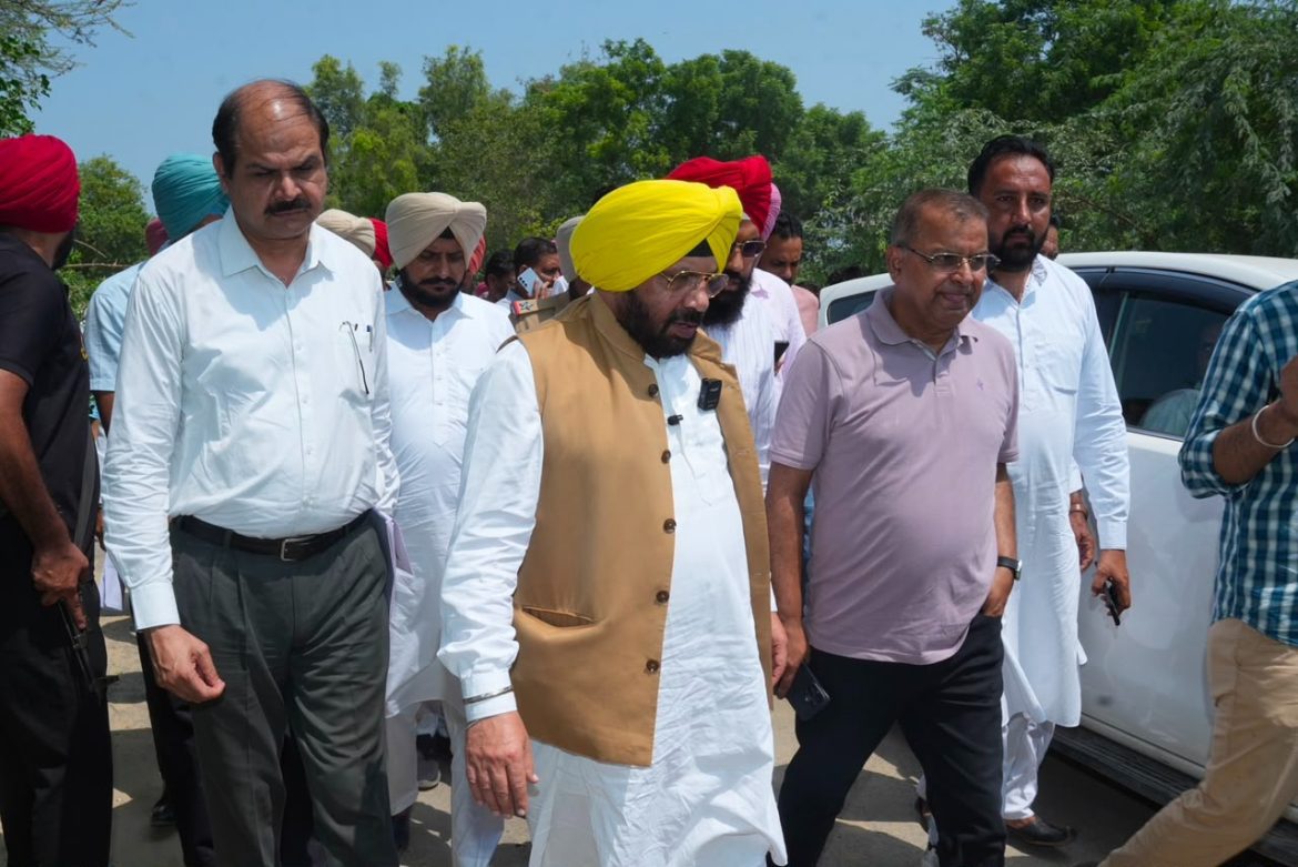हरभजन सिंह ईटीओ ने पूरा किया चैलेंज, हरसिमरत बादल और मजीठिया नहीं पहुंचे