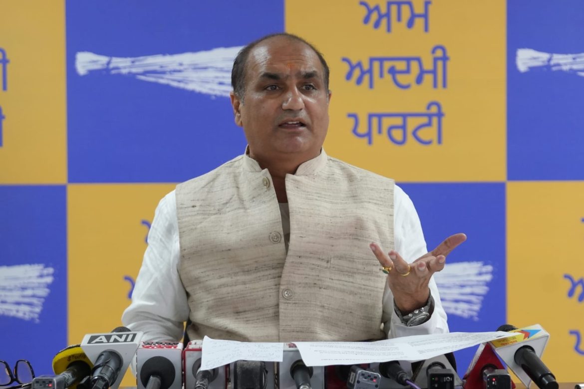 धर्मवीर गांधी द्वारा पंजाब सरकार के धार्मिक कार्यक्रमों को 'आडंबर' कहना दुर्भाग्यपूर्ण, इससे लोगों की भावनाओं को ठेस पहुंची है: दीपक बाली