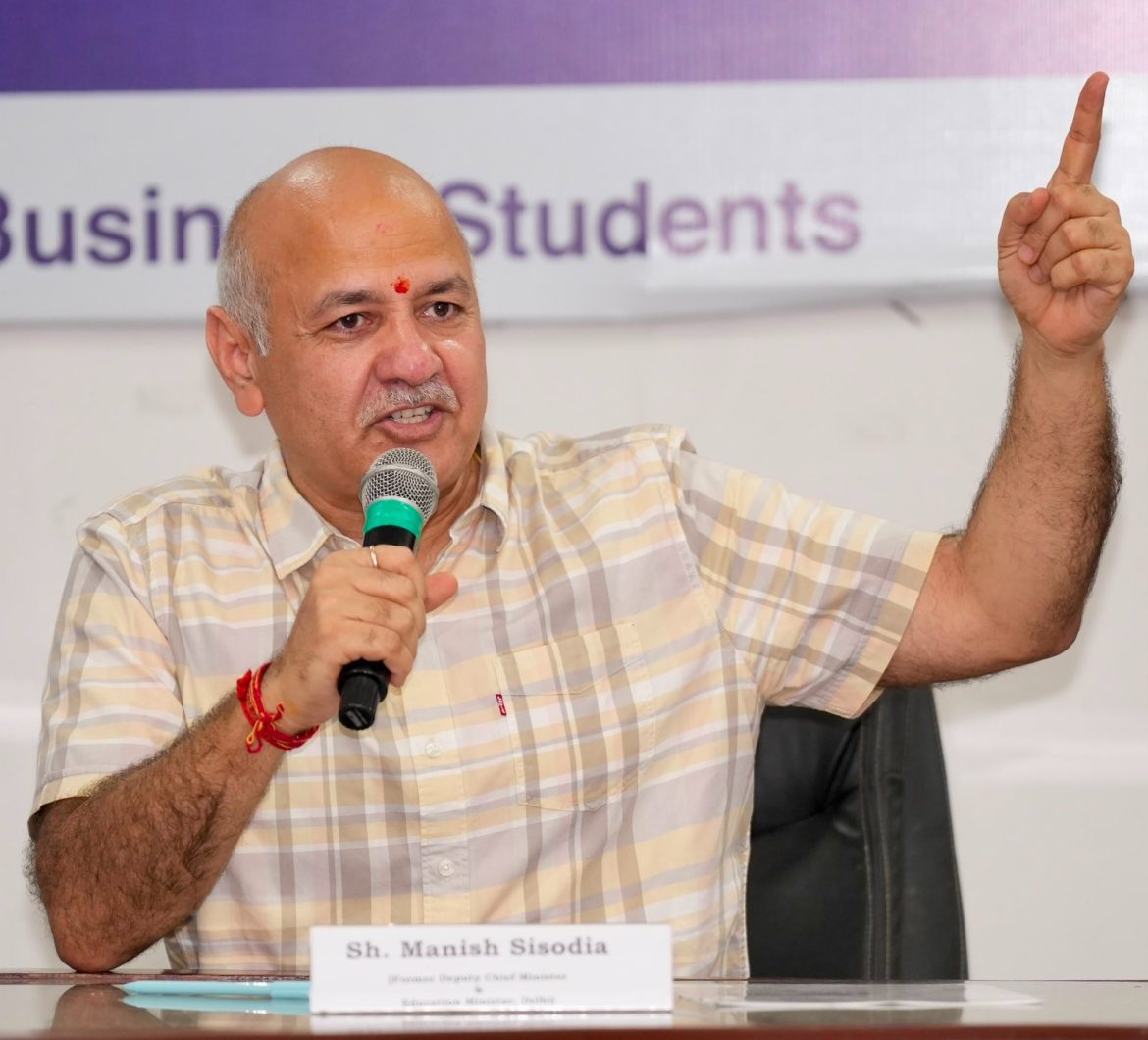मनीष सिसोदिया ने रयात बहरा यूनिवर्सिटी के युवा उद्यमियों से की मुलाकात, बोले- युवाओं को ‘जॉब प्रोवाइडर’ बना रही मान सरकार
