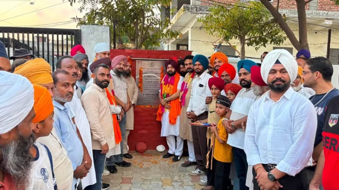 लुधियाना के मंगली नीची और बलिएवाल में नए खेल मैदानों का उद्घाटन, हरदीप मुंडियां ने युवाओं को बांटी स्पोर्ट्स किट