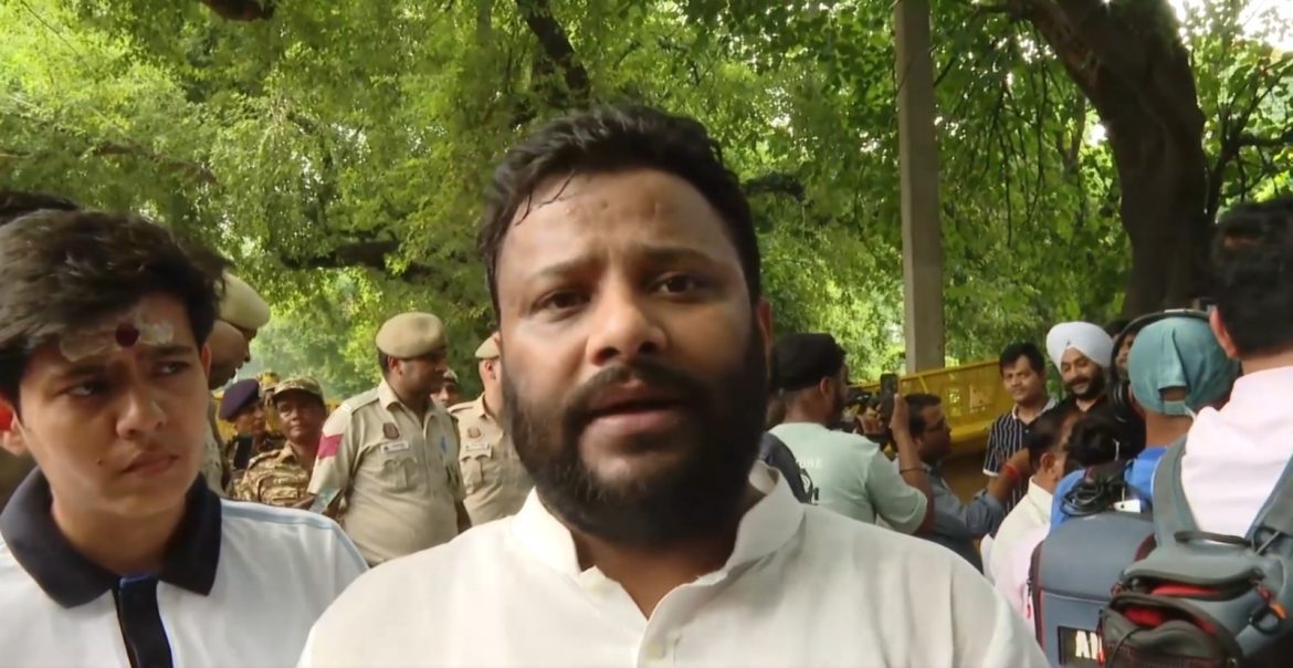 दिल्ली में कथित घोटालों पर कुलदीप कुमार का BJP पर हमला, बोले- 1 सितंबर को LG को सौंपेंगे सबूत