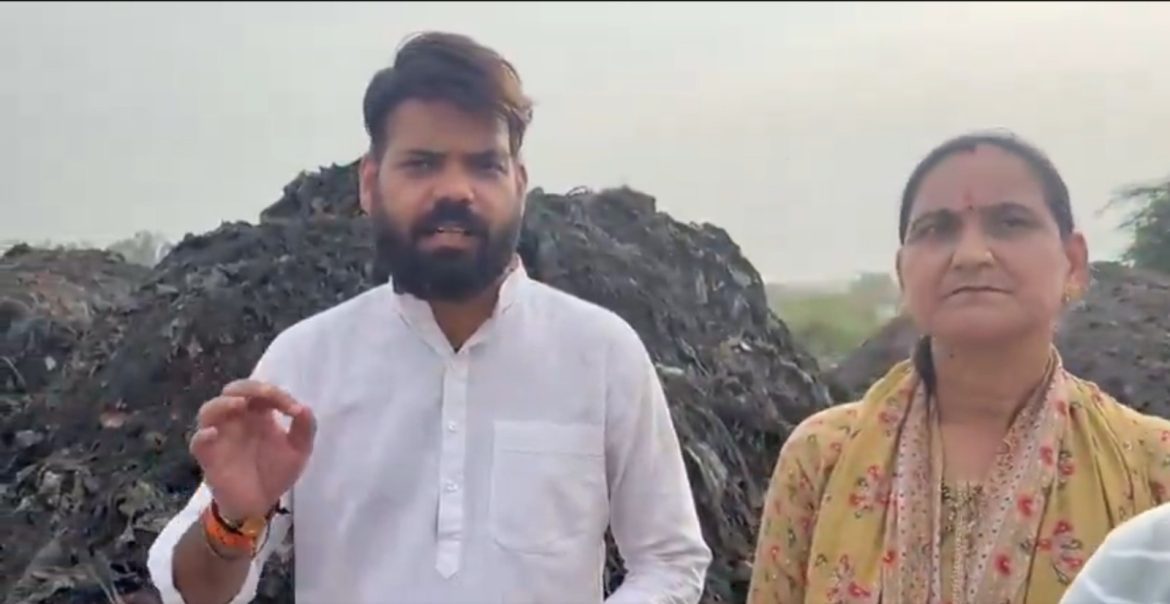 नरेला के रिहायशी इलाकों में भलस्वा लैंडफिल का कचरा डंप करने का AAP का आरोप, BJP सरकार पर साधा निशाना