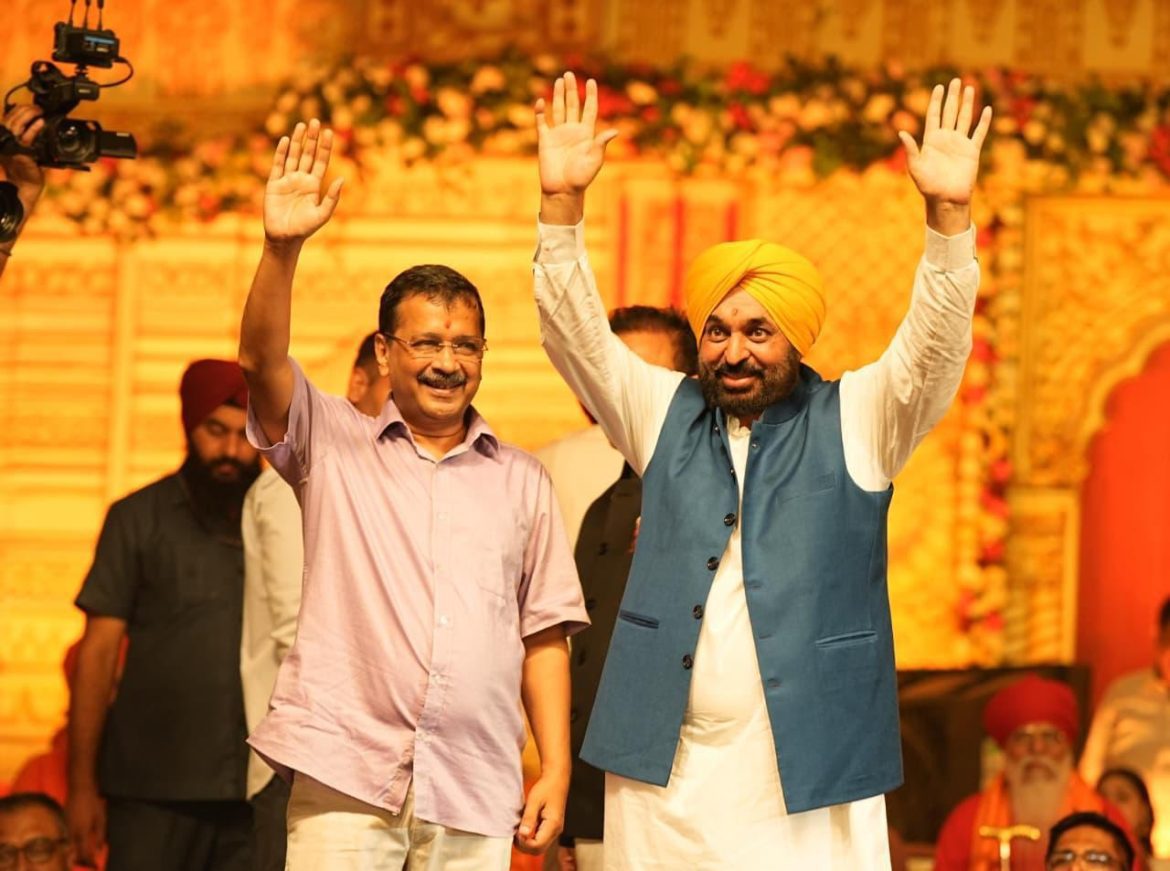 Phagwara News: ‘एक शाम भगवान शिव के नाम’ में उमड़े शिव भक्त, भगवंत मान और अरविंद केजरीवाल ने की पंजाब की खुशहाली की प्रार्थना
