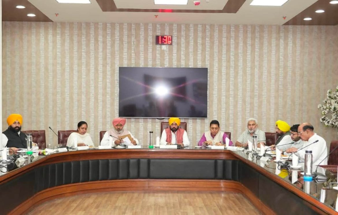 पंजाब कैबिनेट के बड़े फैसले: प्राइवेट स्कूल फीस पर नियंत्रण, आउटसोर्स कर्मचारियों को राहत, 3 डिजिटल यूनिवर्सिटी को मंजूरी