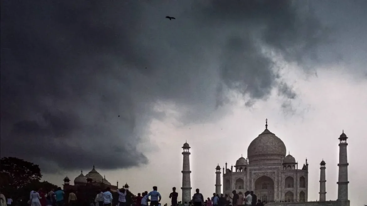 Weather Update: यूपी-दिल्ली समेत देश के कई राज्यों में झमाझम बारिश, 19 अगस्त तक भारी बारिश का अलर्ट
