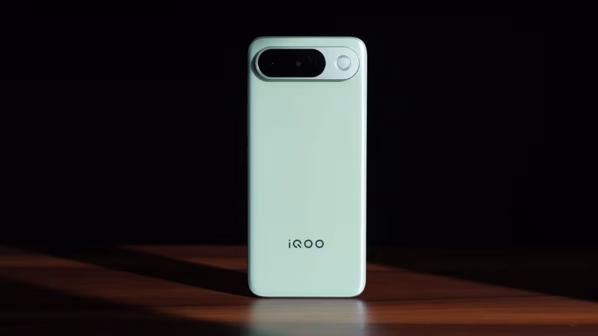 iQOO Z11 5G First Sale: 25 अगस्त से शुरू होगी सेल, 7050mAh बैटरी और 1.5K कर्व्ड AMOLED डिस्प्ले
