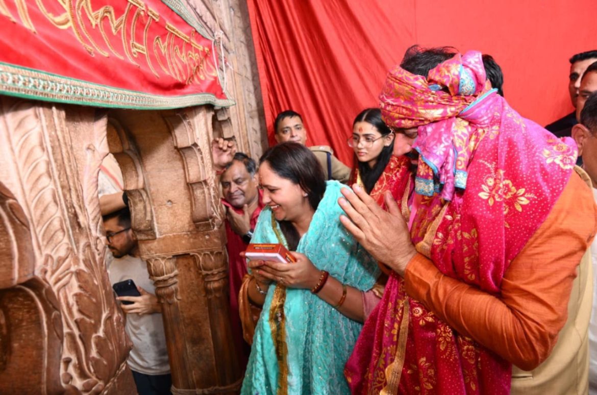 नायब सिंह सैनी ने वृंदावन में किए श्री राधा वल्लभ मंदिर के दर्शन, श्रीकृष्ण कृपा धाम में किया शिलान्यास